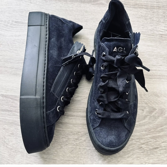Agl Shoes - NWOB — AGL Blue Suede Night Nero Light Weight Low Top Sneakers Size US/9, EU/40